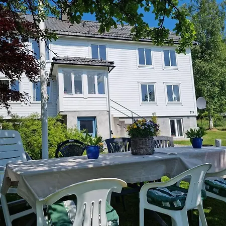 Kavli Gjestehus - Isfjorden. Exterior photo