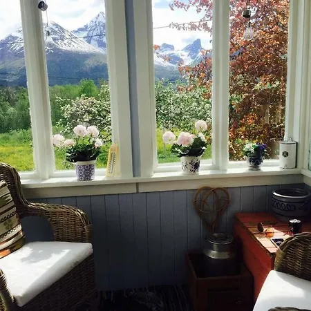 Kavli Gjestehus - Isfjorden. Exterior photo